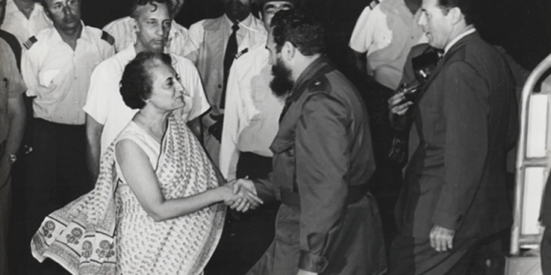 Fidel Castro en su viaje hacia Vietnam, realiza escala en Nueva Delhi, India, donde es recibido por la primera ministra Indira Gandhi, el 11 de septiembre de 1973. Foto: Sitio Fidel Soldado de las Ideas