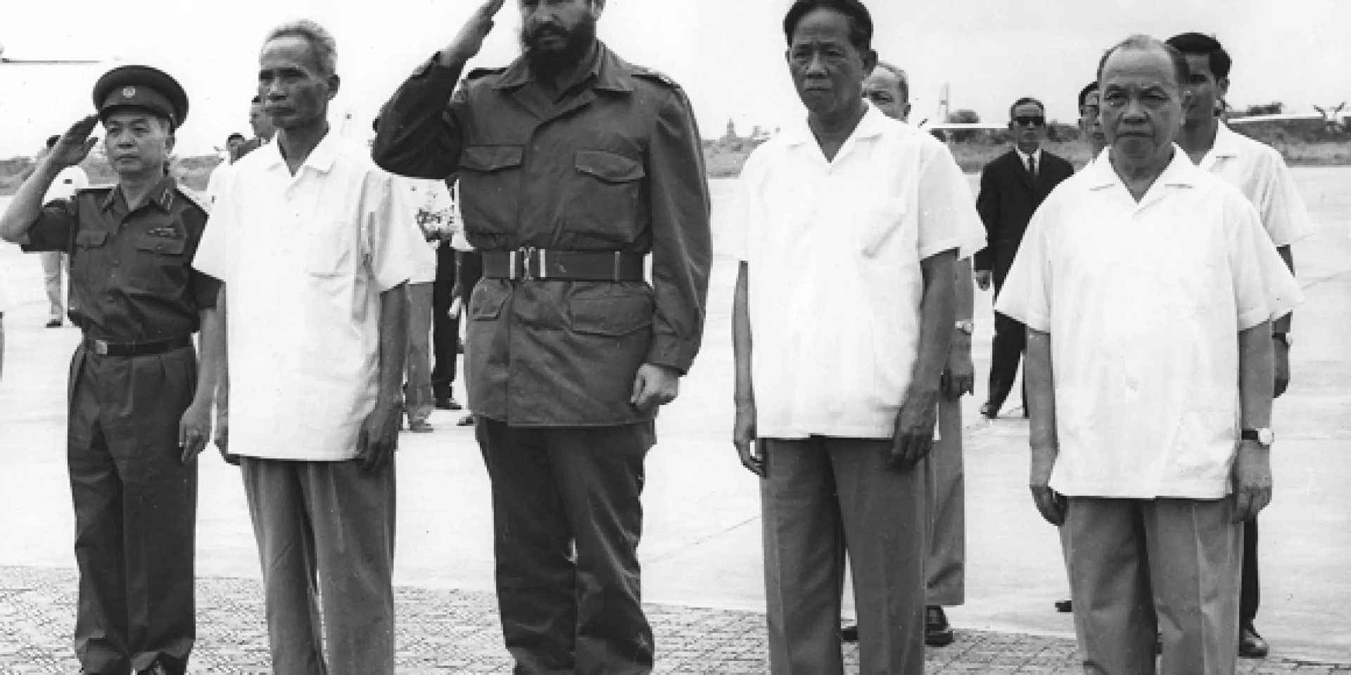 Fidel Castro arriba en visita oficial a la República Democrática de Viet Nam. Aeropuerto Gia Lam, Hanoi, Vietnam, 12 de septiembre de 1973. Foto: Sitio Fidel Soldado de las Ideas