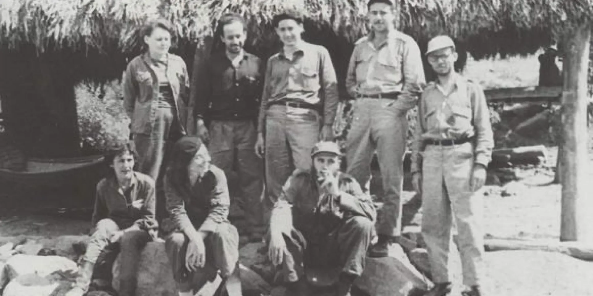 Fidel con los miembros de la Dirección Nacional del Movimiento 26 de Julio, entre ellos Haydee Santamaría, René Ramos Latour, Marcelo Fernández, Faustino Pérez, Celia Sánchez y Vilma Espín, En el Naranjo, en 1958. 
