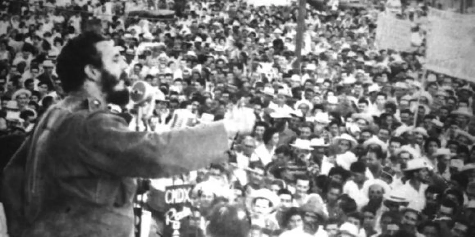 Fidel habla al pueblo de Baracoa, el 17 de junio de 1959. Foto: Archivo Revolución.