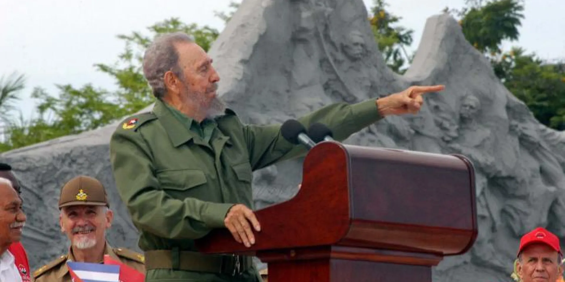“Con la verdad se hizo esta Revolución, con la verdad se alcanzó el triunfo, con la verdad se ha defendido durante casi 50 años”, dijo Fidel en Bayamo, en su última alocución pública como presidente de Cuba. (Foto: Jorge Luis González)