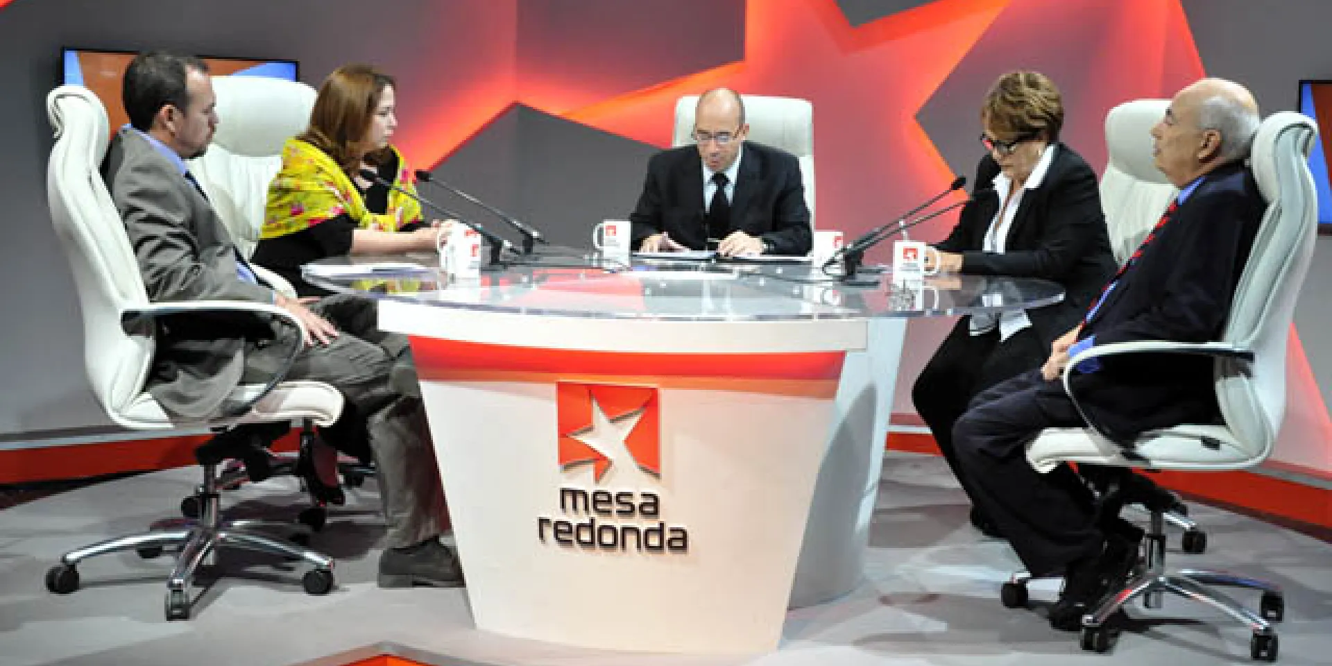 Fidel, su impronta, el tributo que le ha hecho el pueblo cubano y que ha merecido desde otras partes del mundo, la huella imborrable que ha dejado en nuestro pueblo, fue el tema principal de la Mesa Redonda