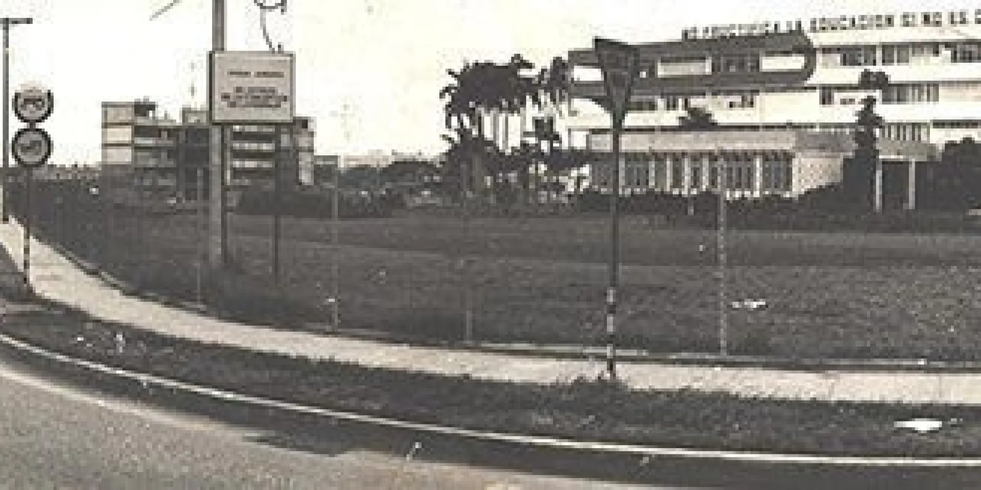 El politécnico ocupa una superficie de cuatro hectáreas y posee un conjunto arquitectónico de cinco edificios de cuatro plantas. Fotocopia: Alejandro Bonet Piñón.