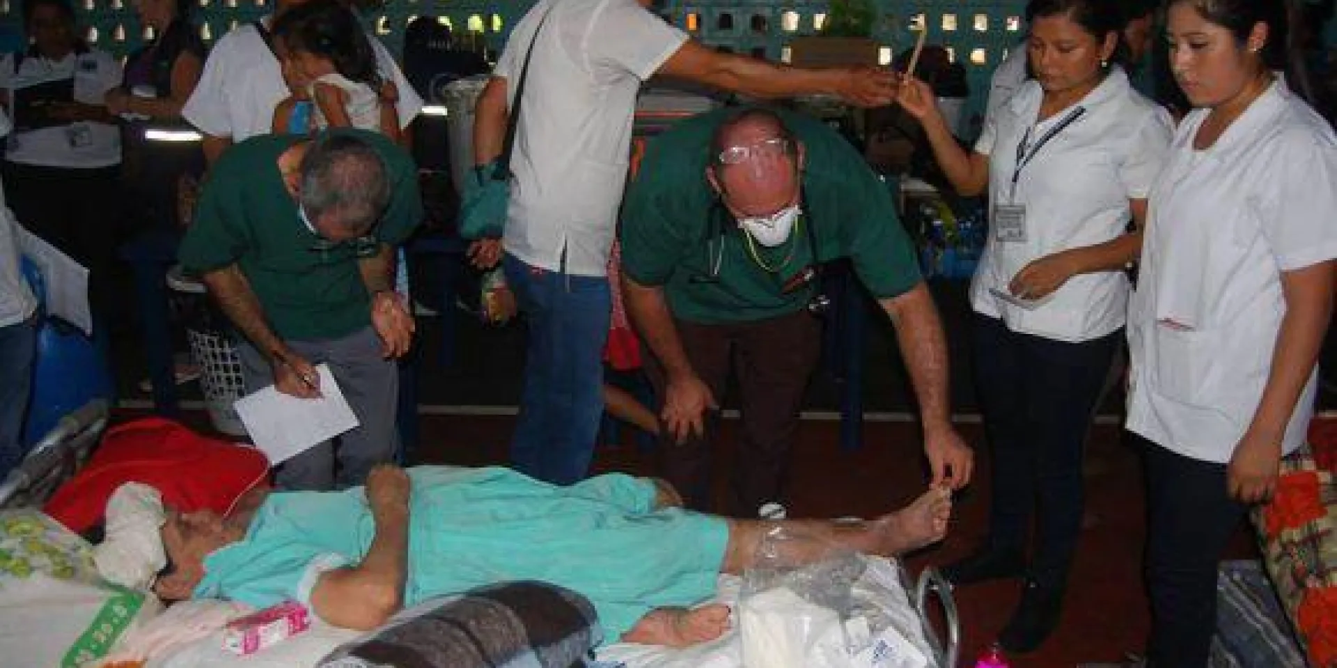 Do dia 3 de junho na Guatemala, no momento em que o Vulcão fez erupção, os médicos cubanos no desistem do seu trabalho de apoio aos afetados, além de cumprir suas habituais tarefas. Foto: William Trujillo