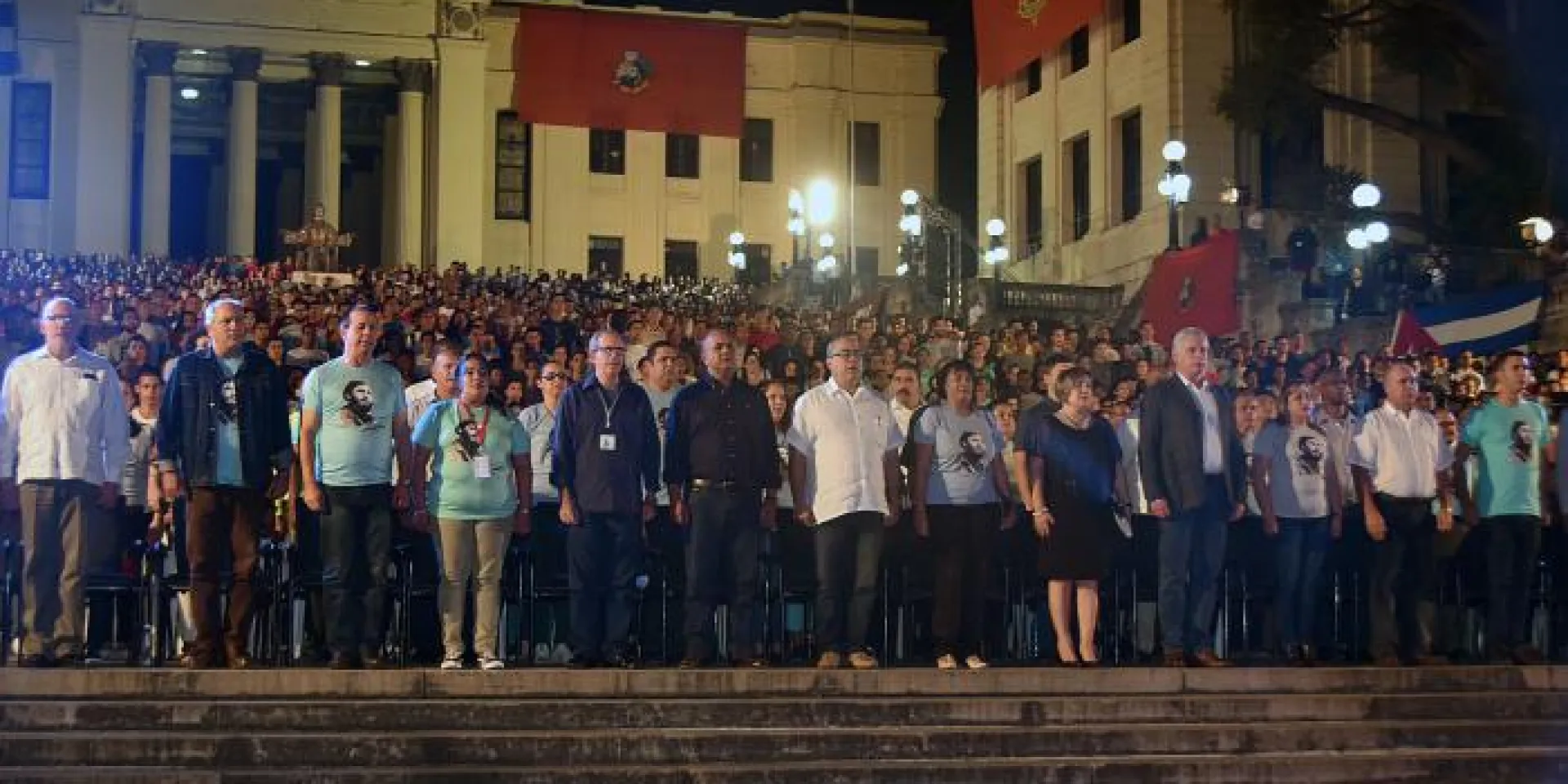 Díaz-Canel presidió la velada político cultural en homenaje al segundo aniversario de la desaparición física de Fidel. Foto: Estudios Revolución