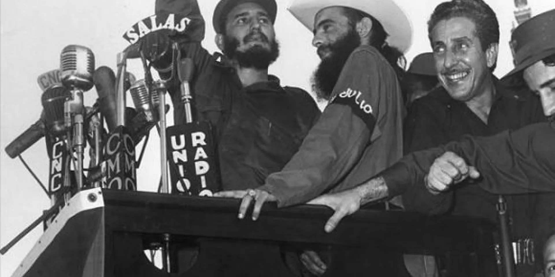 Fidel pronuncia discurso desde el Palacio Presidencial en el que se reúnen un millón de personas para respaldar la justicia revolucionaria en la llamada “Operación Verdad”.
