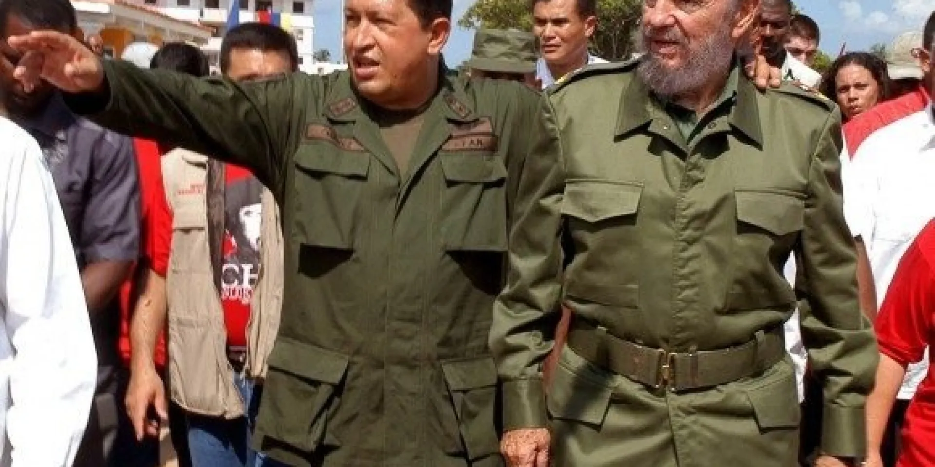 Fidel Castro recorre junto al Presidente de Venezuela Hugo Chávez la comunidad Simón Bolívar del municipio Sandino en Pinar del Río, durante la edición 231 del programa “Aló, Presidente”.
