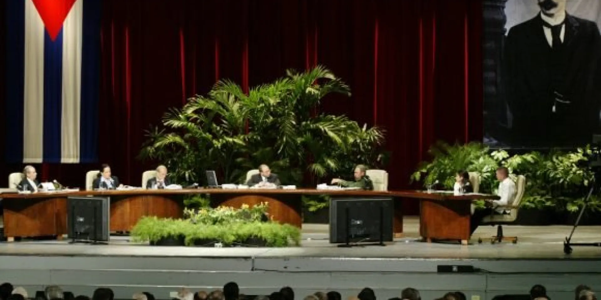 Intervención de Fidel en la Mesa Redonda Especial en homenaje al Héroe Nacional de Cuba, José Martí, en el teatro Karl Marx, el 19 de mayo de 2005.