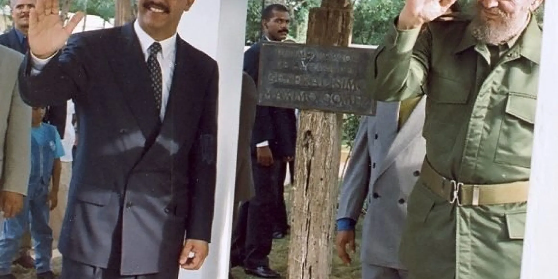 Junto al Presidente de República Dominicana, Leonel Fernández durante la visita a la casa de Máximo Gómez en Baní, República Dominicana, el 23 de agosto de 1998.