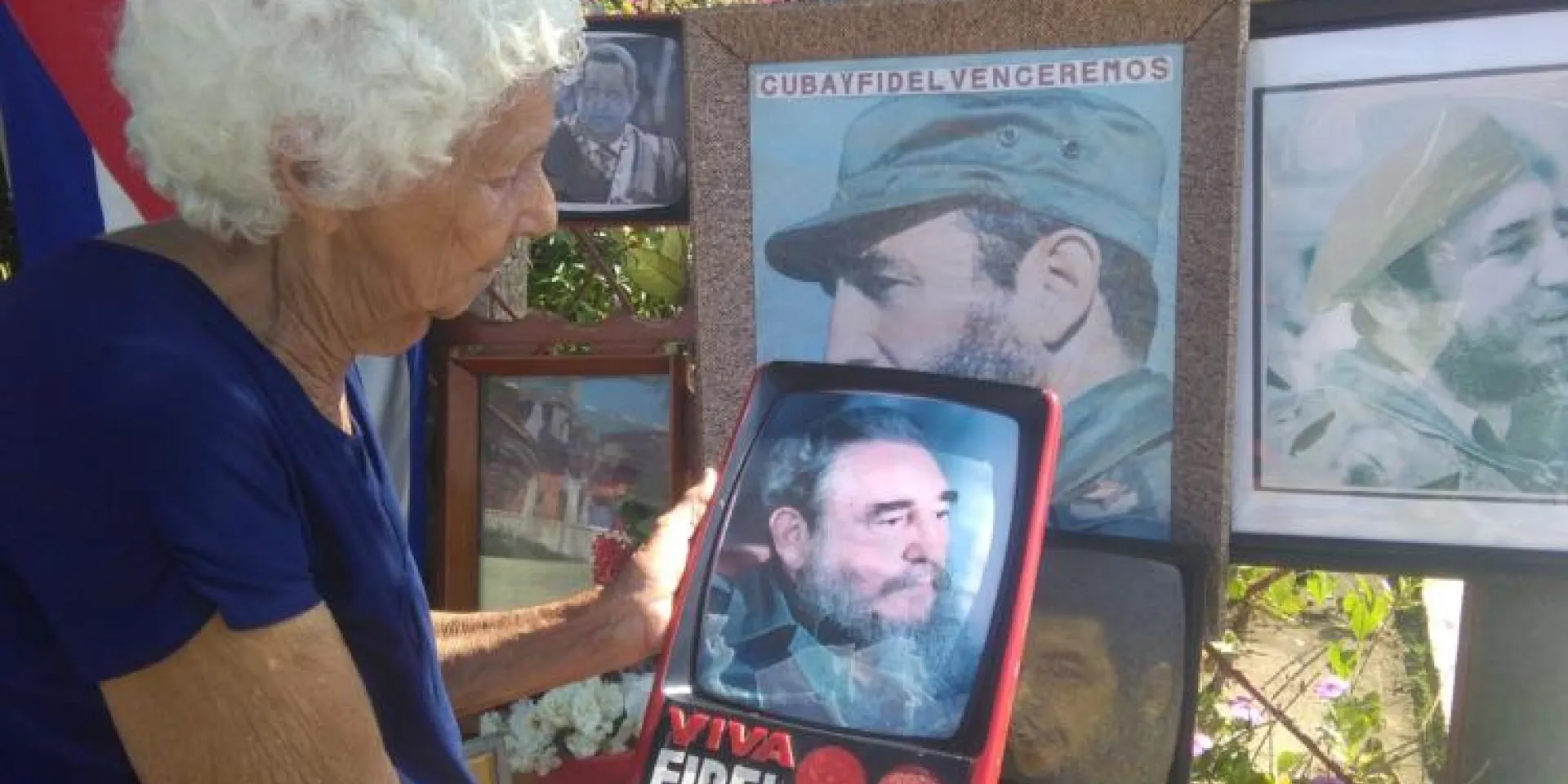 El agradecimiento de Elvira Prado a su eterno líder. Foto: José Luis Martínez Alejo