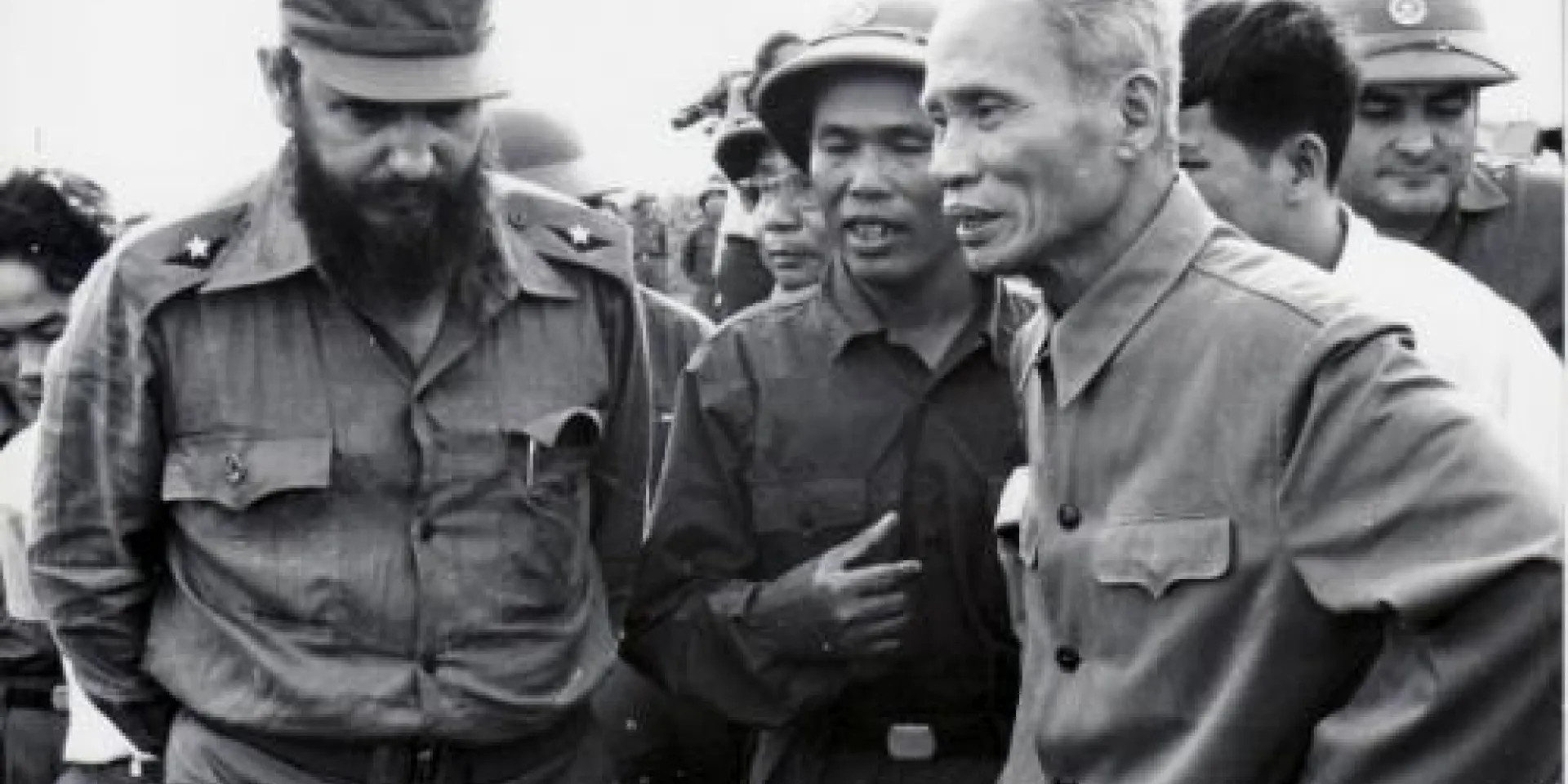 Fidel junto al Primer Ministro vietnamita Pham Van Dong en Septiembre de 1973.