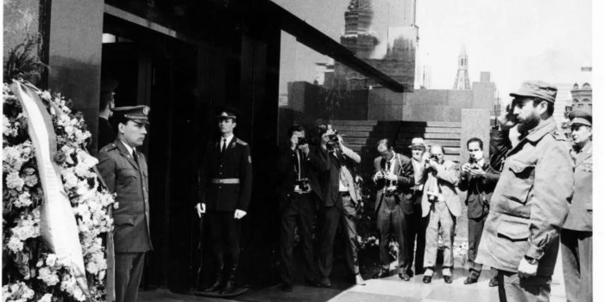 Fidel perante o Mausoleu de Lênin, em 27 de junho de 1972. Photo: Archivo.