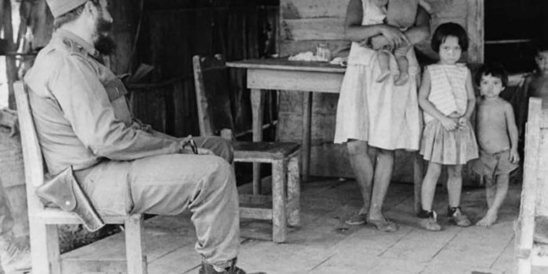 Para el Comandante en Jefe, una de las primeras tareas de la Revolución sería darle dignidad a los campesinos cubanos, llevar salud y educación hasta los lugares más inhóspitos, y poner la tierra en las manos de los que la trabajaban Foto: Korda, Alberto