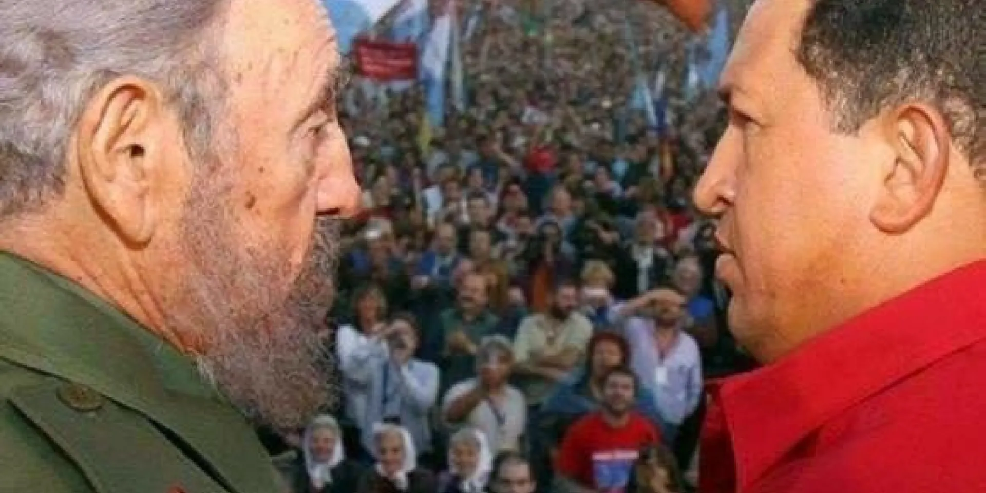 Fidel y Chávez en masivo acto en Argentina. Foto: Archivo