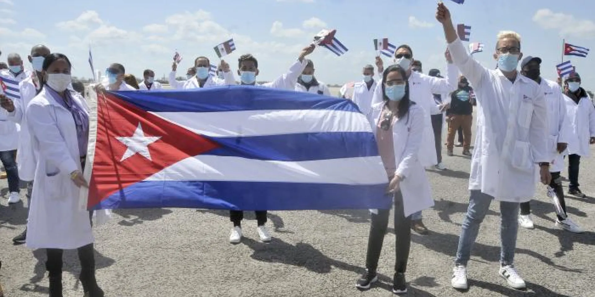 Regresa a Cuba brigada Henry Reeve que se encontraba en México