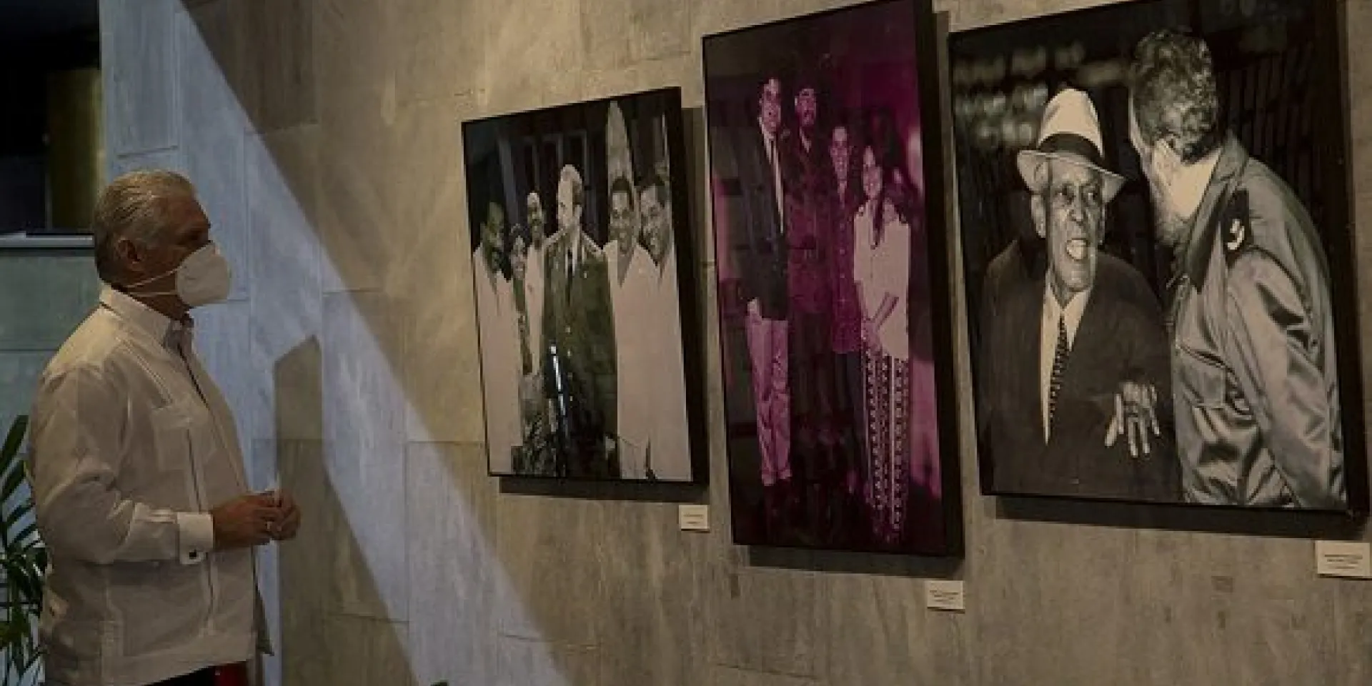 Inaugura el presidente cubano Miguel Díaz-Canel, dos exposiciones fotográficas sobre Fidel en el Memorial José Martí. Foto: Ismael Francisco/ Cubadebate.