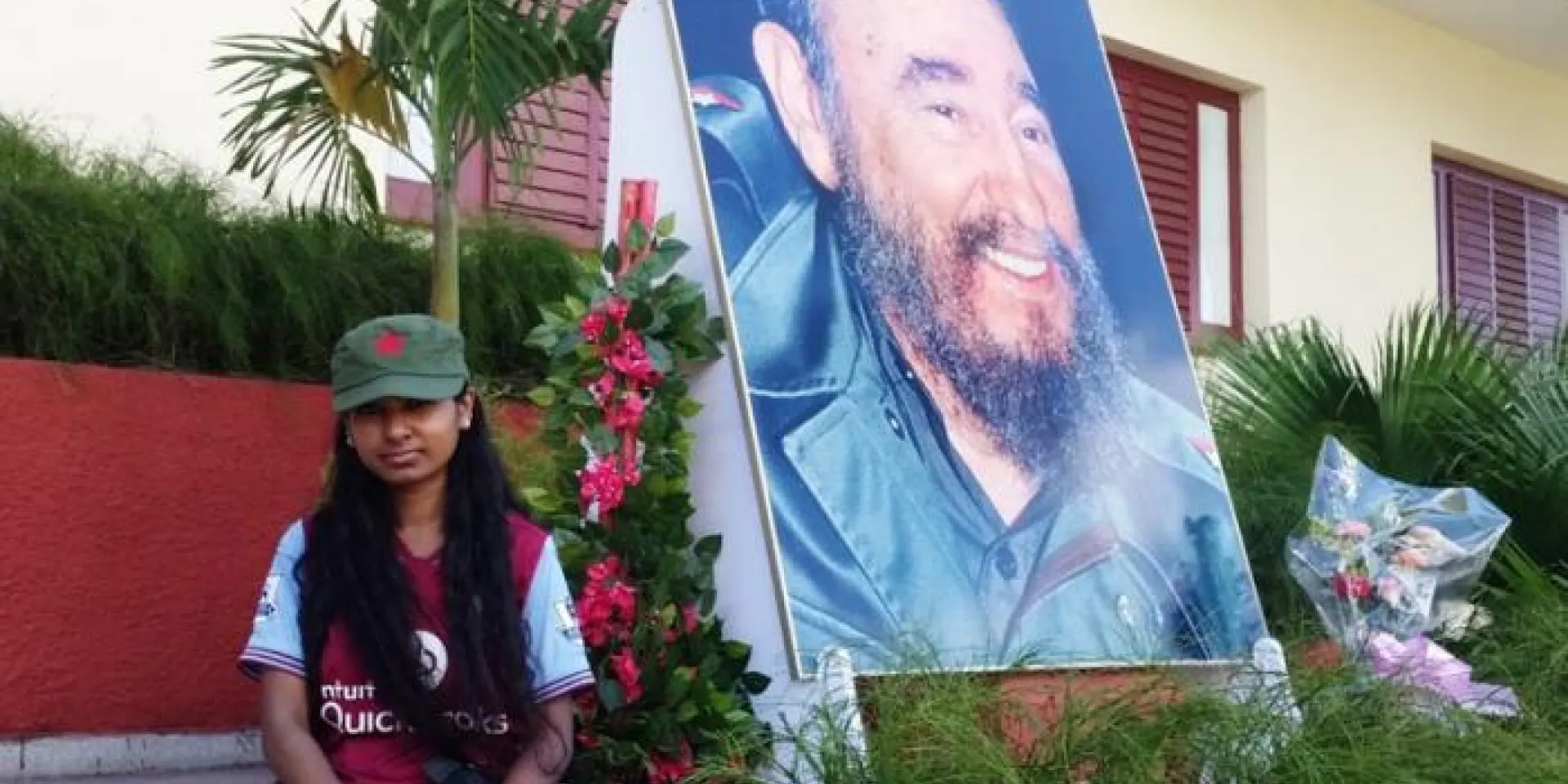 Naheed Ullah, es una joven inglesa que este domingo quiso rendir tributo a Fidel. Foto: Freddy Pérez Cabrera