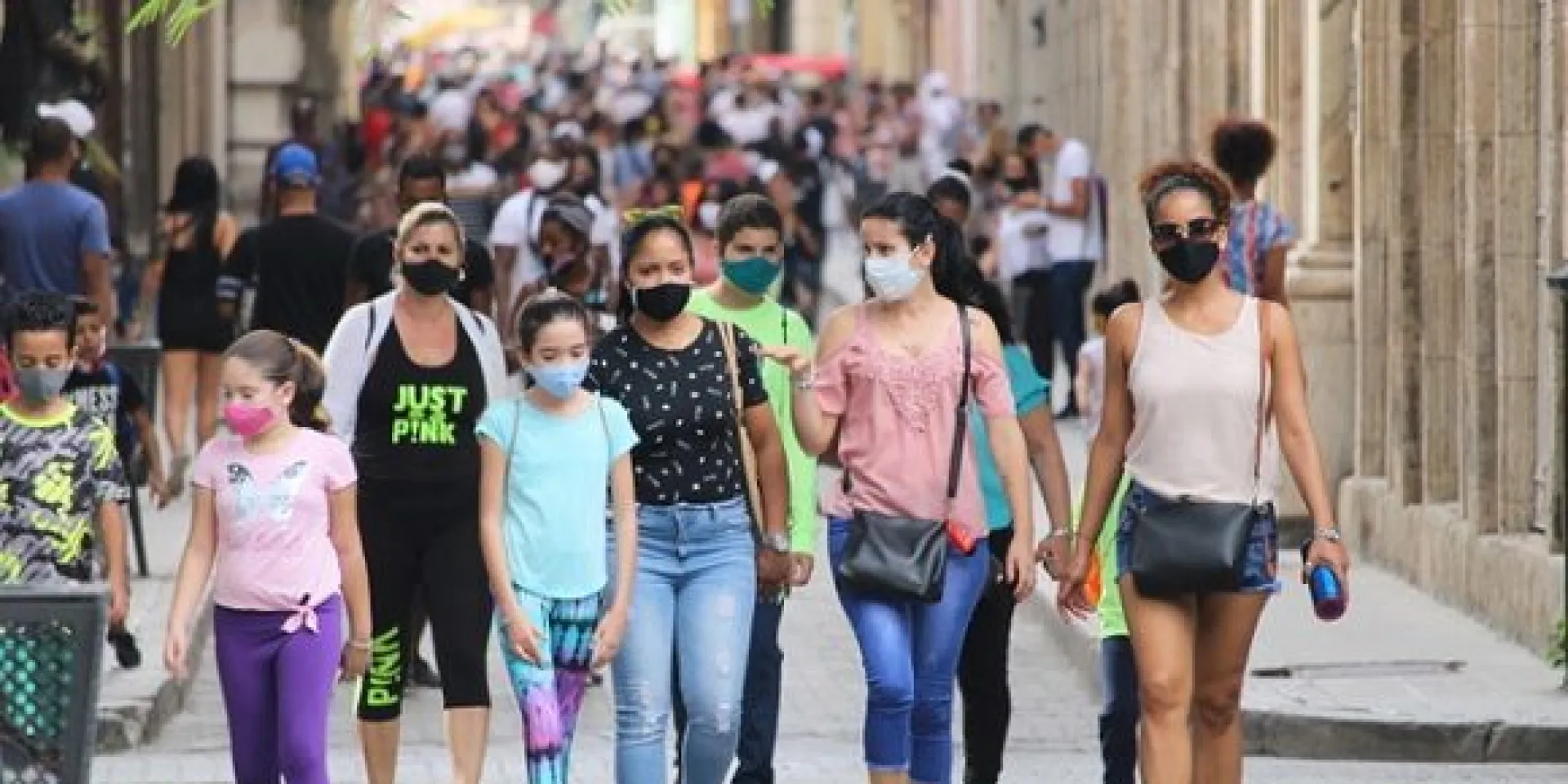 El desabastecimiento, la escasez de medicamentos, las tensiones en el transporte y otros conflictos agravados por el bloqueo complejizan las rutinas de las familias cubanas. Foto: Yandry Fernández Perdomo/ Cubadebate.