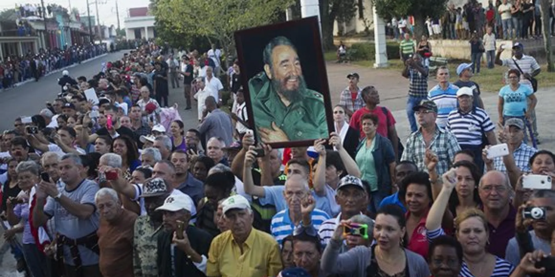 Avanza la Caravana hacia Santiago de Cuba, en el tercer día de peregrinaje por la Isla de las cenizas del Comandante en Jefe. Foto: Ladyere Pérez/ Cubadebate