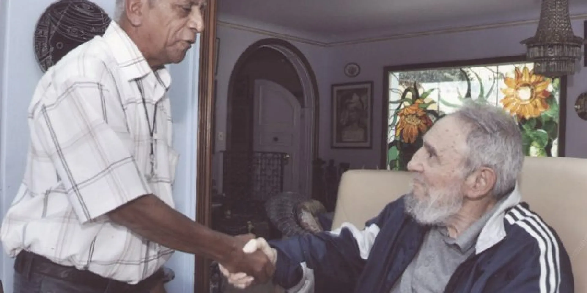 Julio L. Jova Ramírez junto a Fidel