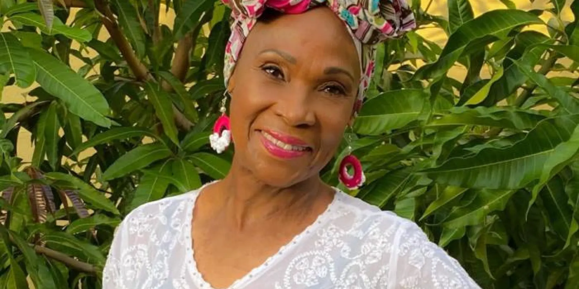 En la imagen y el cariño de figuras muy queridas por su pueblo –como la legendaria Ana Fidelia Quirot– Cuba acudió a la invitación virtual para saludar a África, luciendo prendas típicas. Foto: Cubadebate