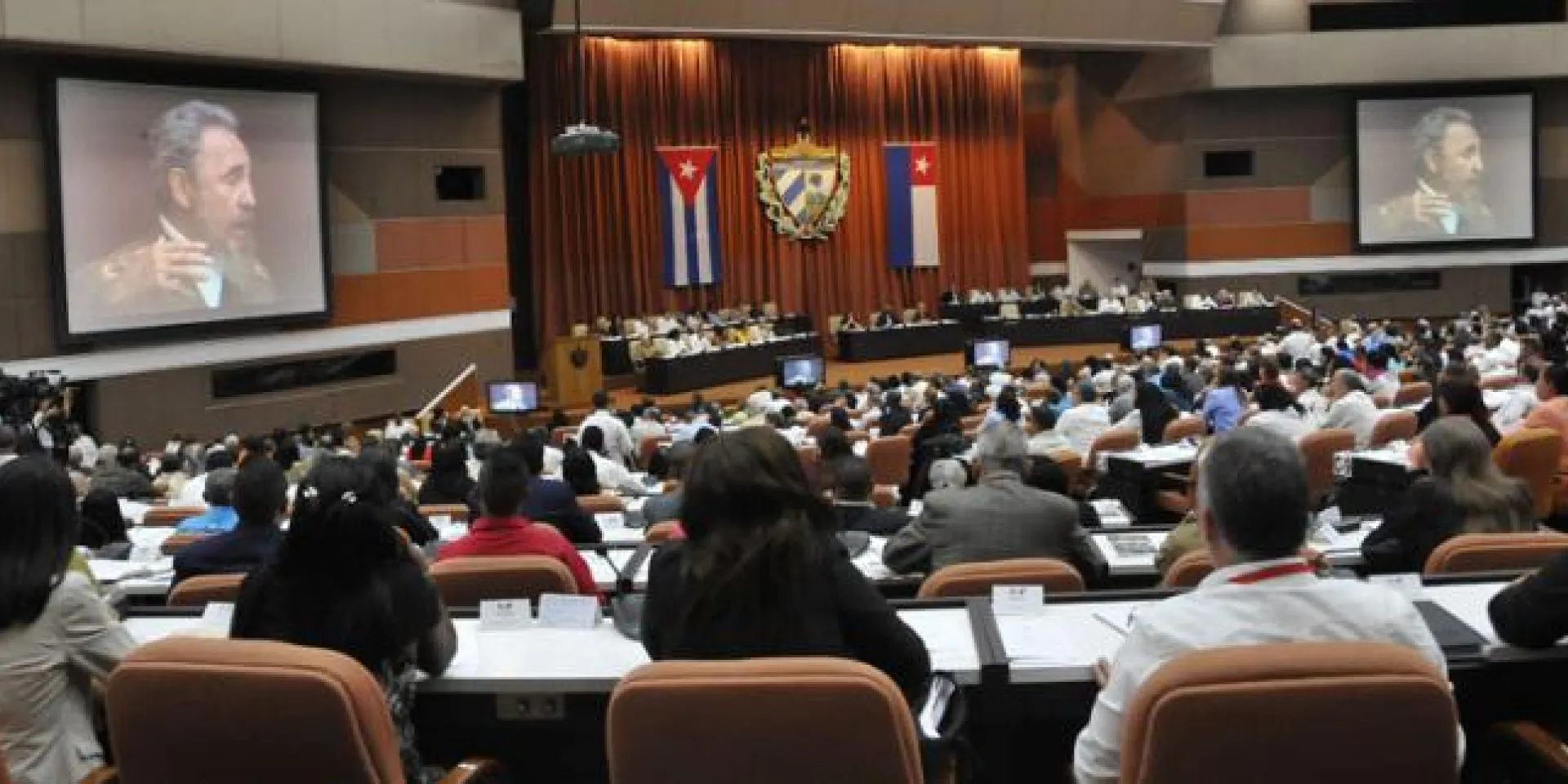 Desde las 9 de la mañana de este martes 27 de diciembre de 2016, sesiona en el Palacio de Convenciones la Asamblea Nacional del Poder Popular en su octava legislatura.
