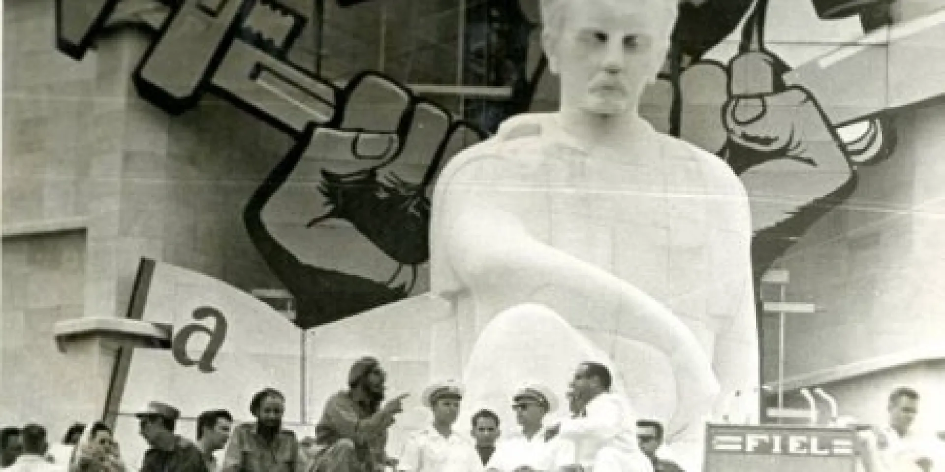 En la Plaza de la Revolución, Gagarin compartió con más de un millón de cubanos. Foto: Archivo de la Casa Editorial Verde Olivo