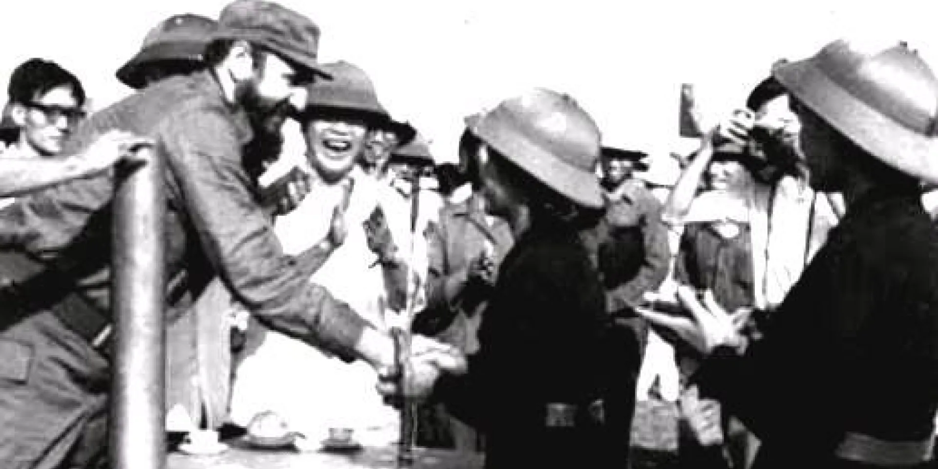 El Comandante en Jefe Fidel Castro Ruz fue el único jefe de Estado extranjero que cruzó el paralelo 17 y visitó a las tropas que aún combatían contra Estados Unidos en Vietnam del Sur.