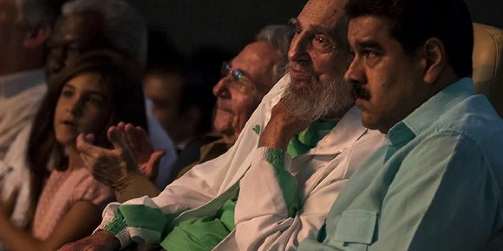 Fidel junto a su hermano Raúl y Nicolás Maduro en la gala de celebración de su 90 cumpleaños. Foto: Ismael Francisco/ Cubadebate