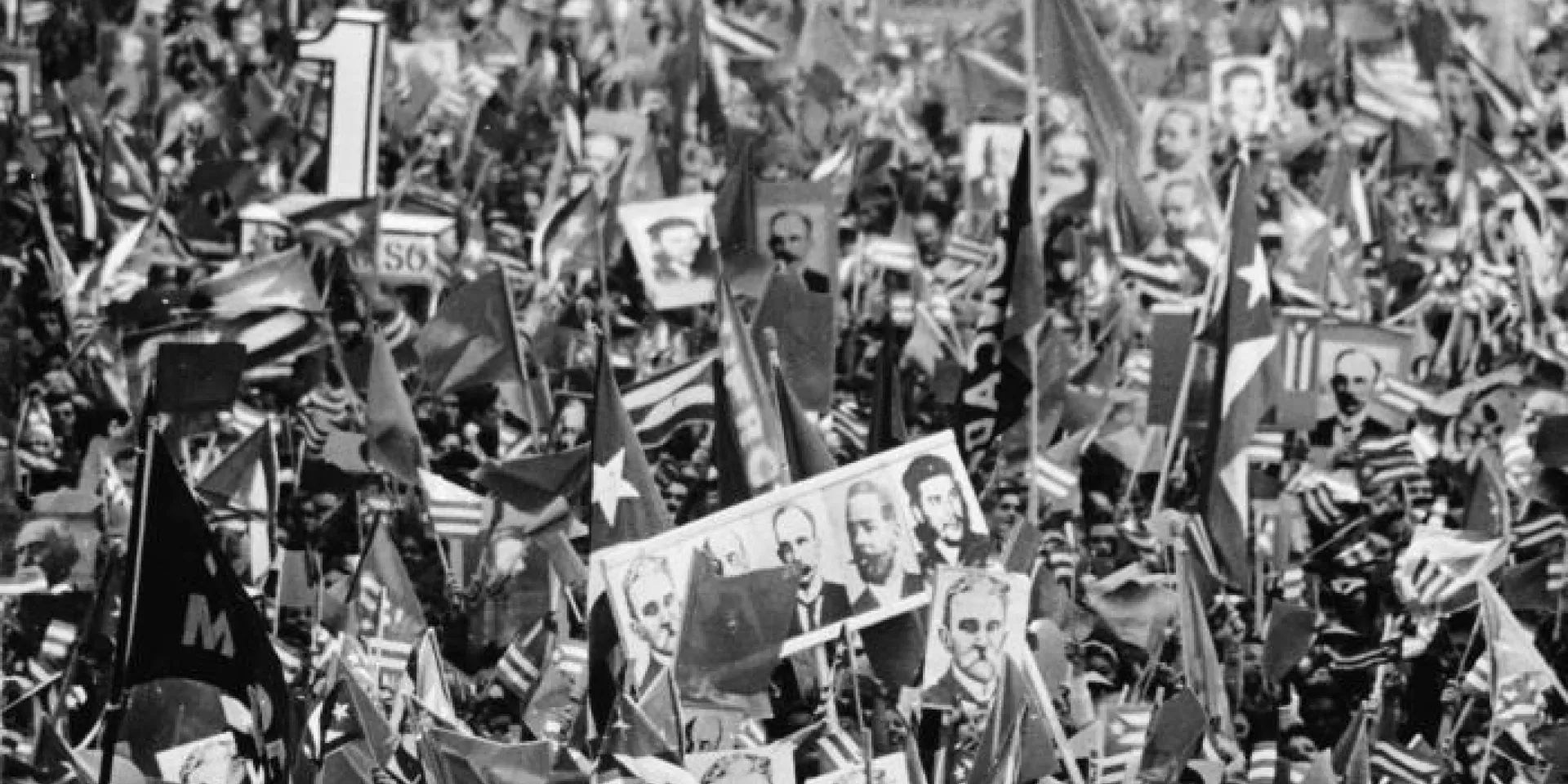 Acto en la Plaza de la Revolución por el 1er. Congreso del Partido en diciembre de 1975. Foto: Archivo de Granma