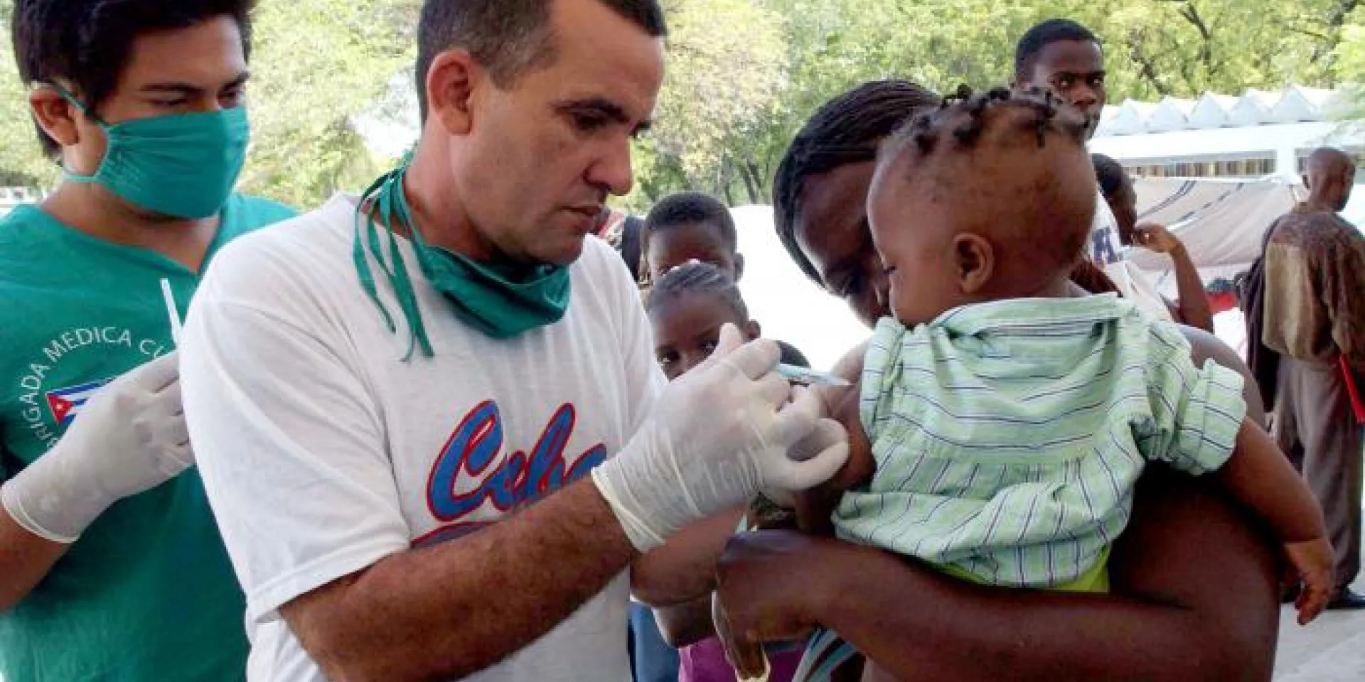 Al amparo de la ALBA se han formado en nuestro país miles de médicos extranjeros que hoy brindan sus servicios en múltiples países. Foto: Juvenal Balán