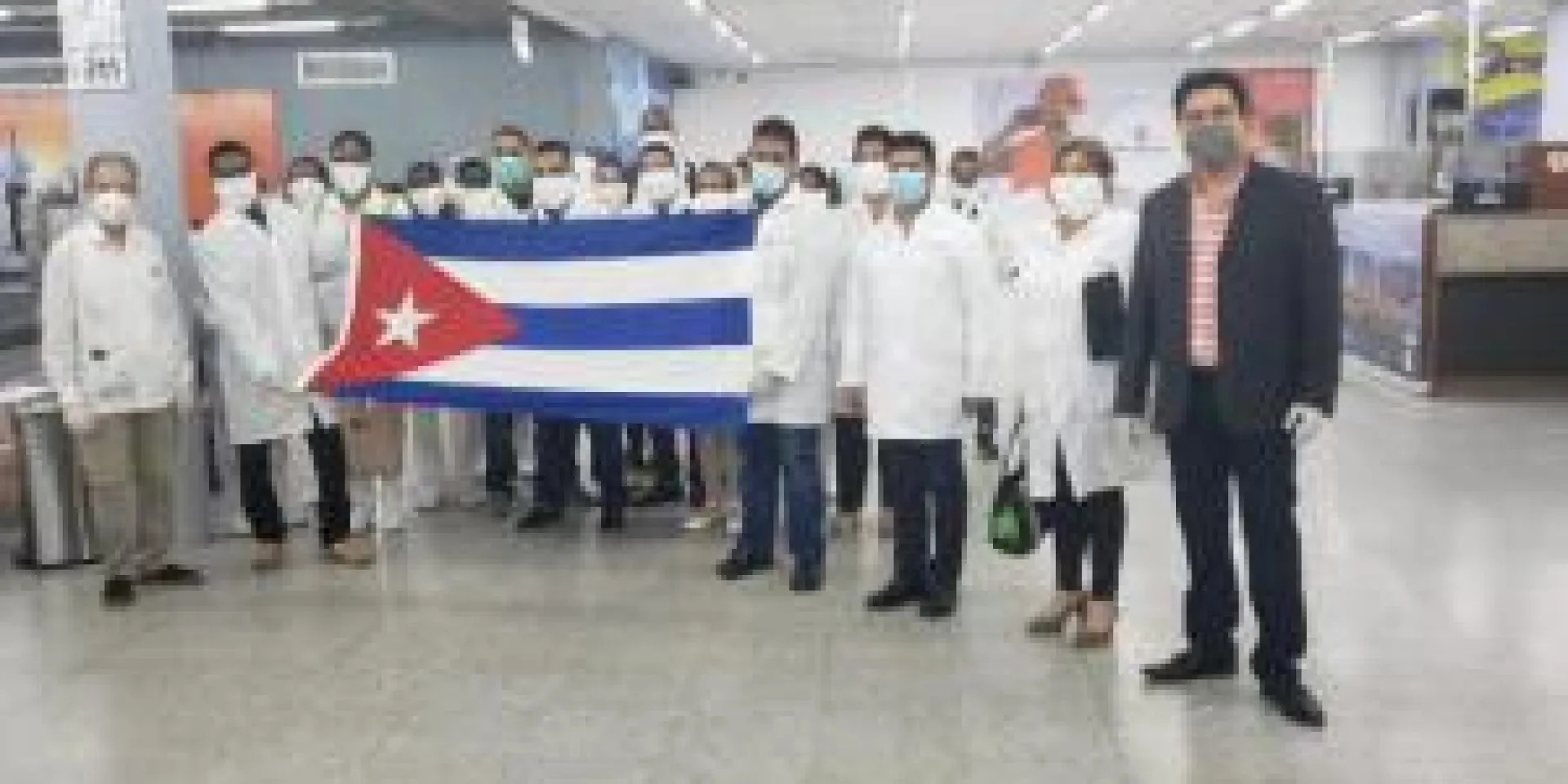 Chegada a Honduras da brigada médica de Cuba. Foto: Presidência de Honduras no Twitter.