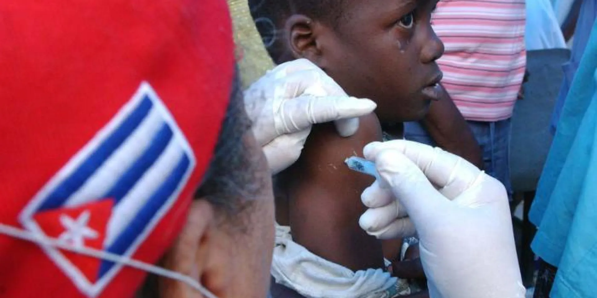 Avant l’apparition de la COVID-19, plus de 28 000 médecins cubains dispensaient des soins dans 59 pays. Vingt-six autres brigades se sont ensuite jointes aux efforts de lutte contre la pandémie. Photo: Juvenal Balán