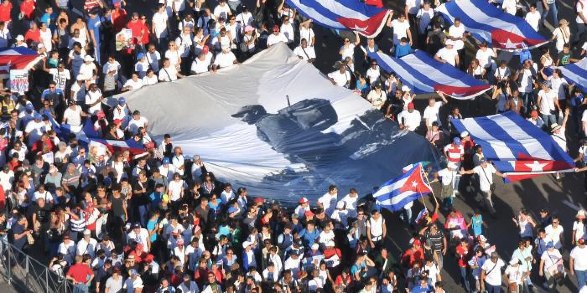 Hugo Chávez defined Fidel as the Photo: Jorge Luis González