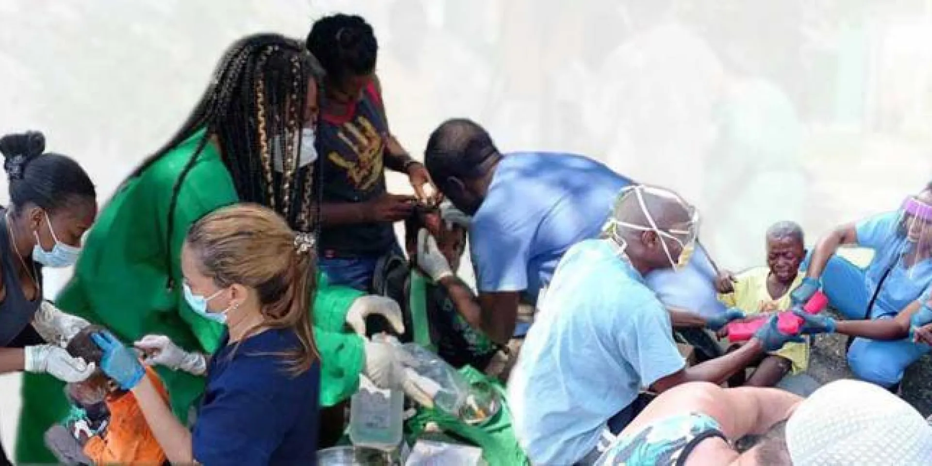 I medici cubani che si trovavano già in Haiti hanno iniziato dal primo momento a prestare aiuto ai danneggiati dal sisma. Photo: Facebook. Eugenio Martínez Photo: Granma
