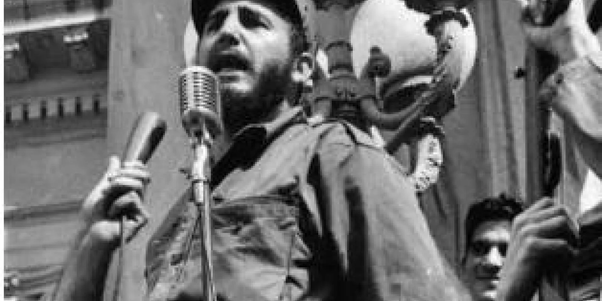 Fidel pronuncia un discurso en el parque Leoncio Vidal de Santa Clara, el 6 de enero de 1959.