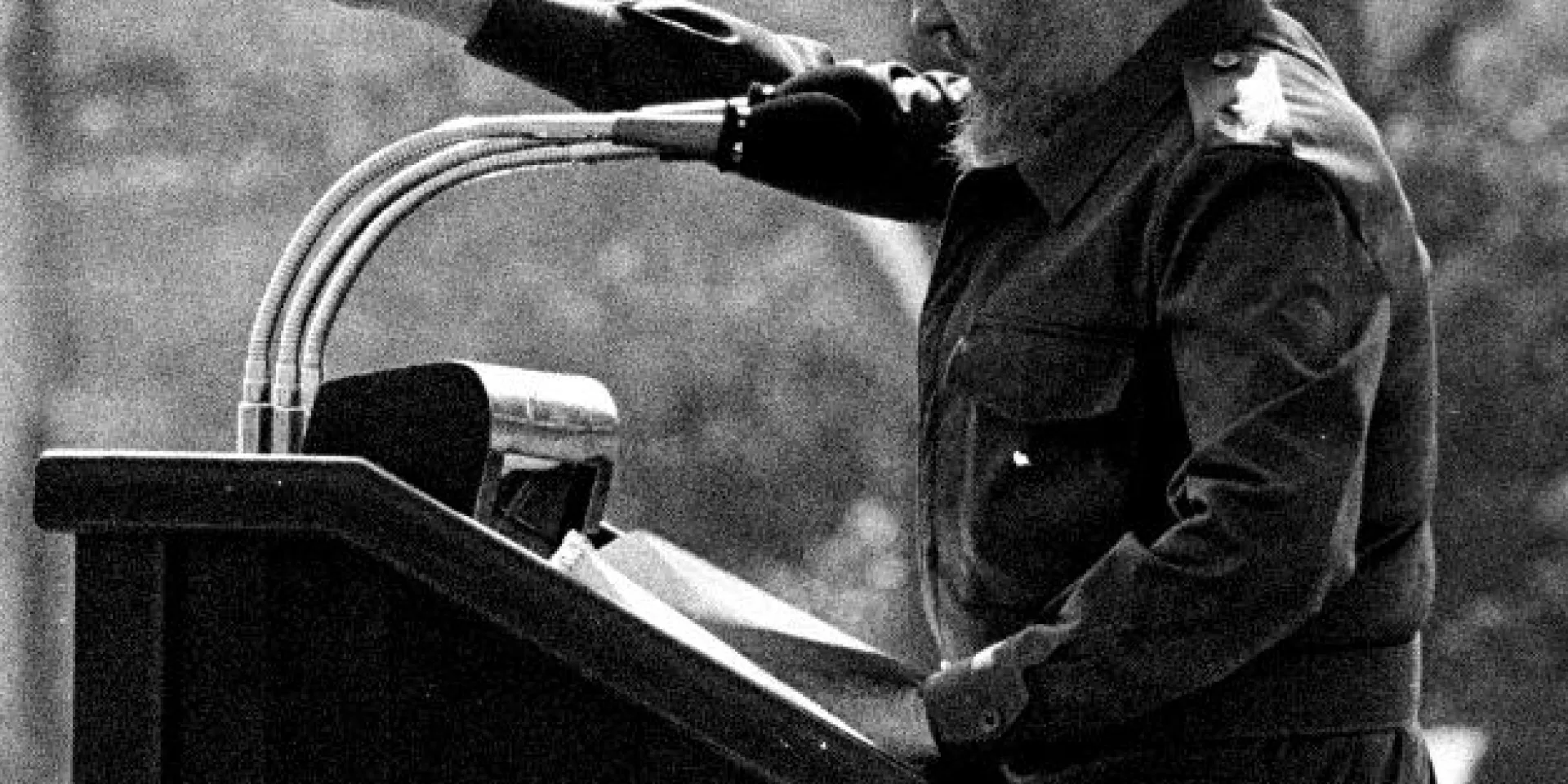 Fidel a exprimé avec une fermeté inoubliable que la Révolution, c’est, entre autres, « défier les puissantes forces dominantes à l'intérieur et à l'extérieur de la sphère sociale et nationale » et « ne jamais mentir ni violer les principes éthiques ». Photo: Juvenal Balán