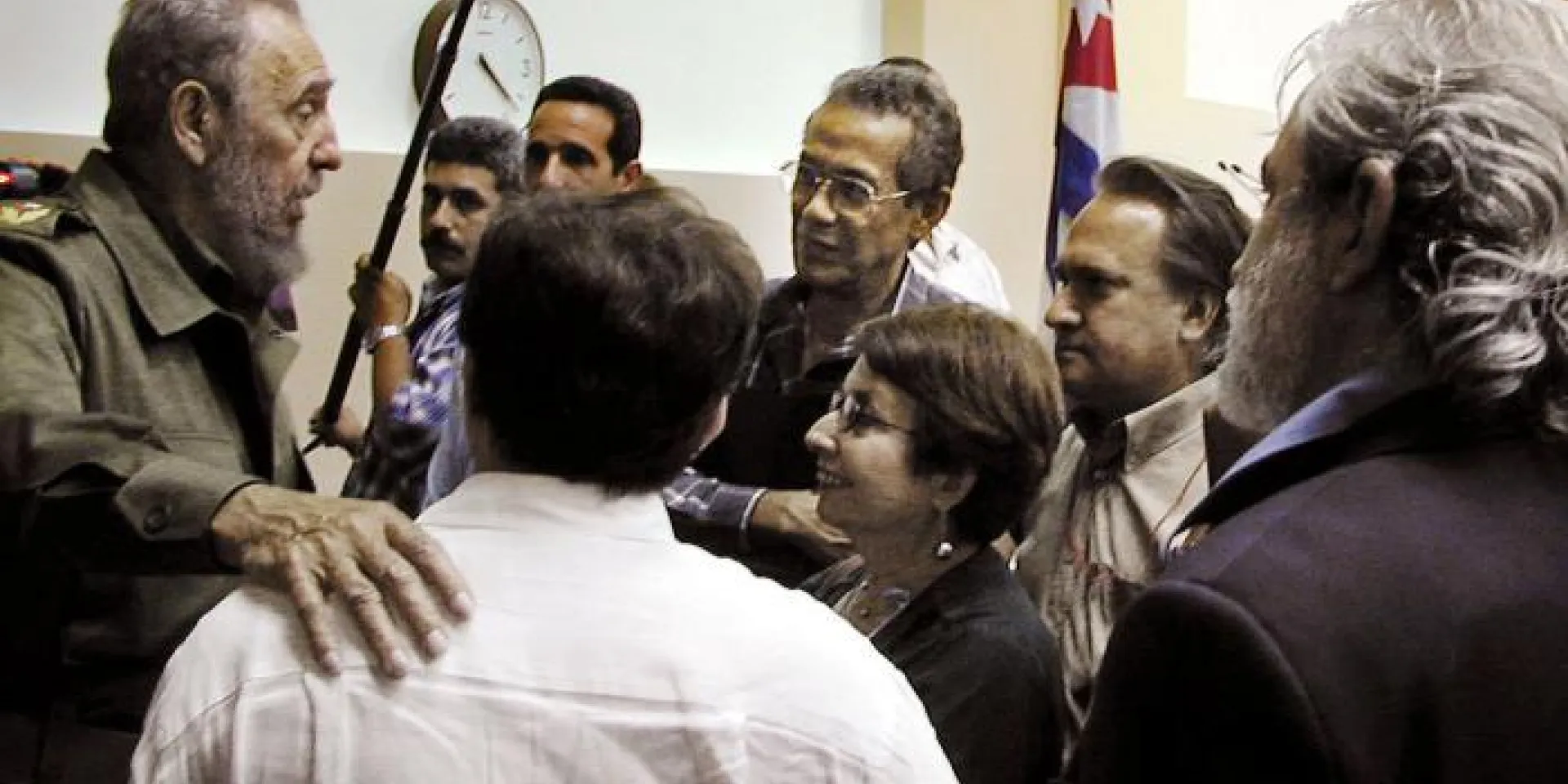 Fidel junto a artistas e intelectuales. Foto: Ahmed Velázquez