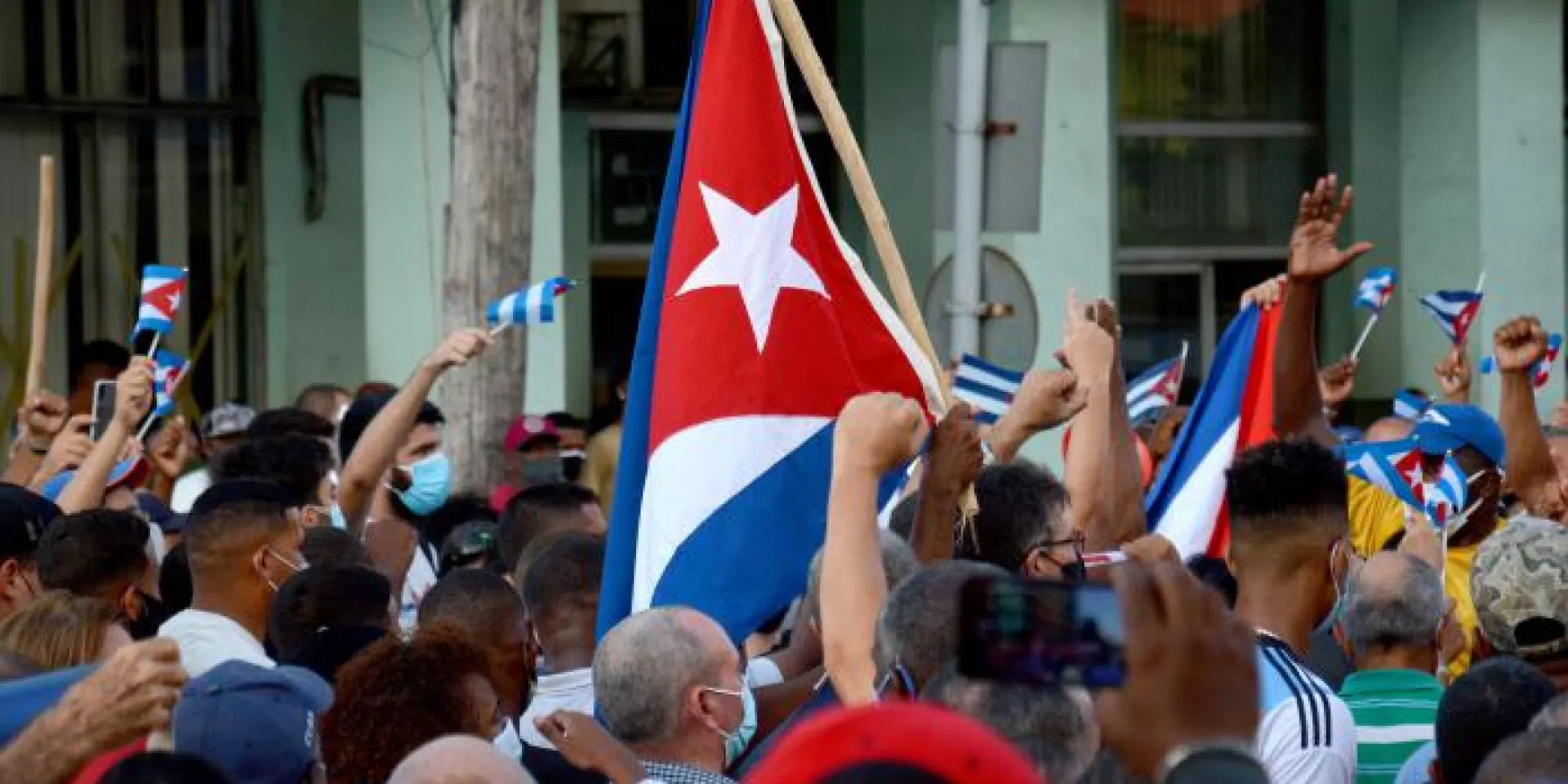 El pueblo en la calle en un acto respaldo a la revolución