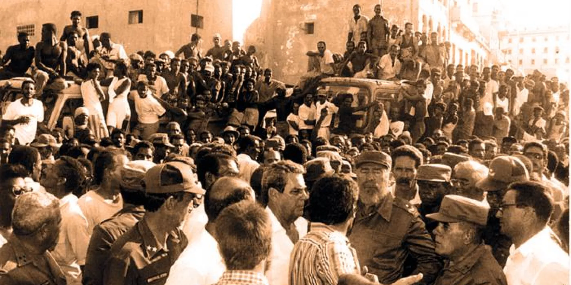 Quando il Comandante i Capo giunse nel luogo dei disturbi, il 5 agosto del 1994, le pietre e i vandalismi scomparvero magicamante. Photo: Archivo