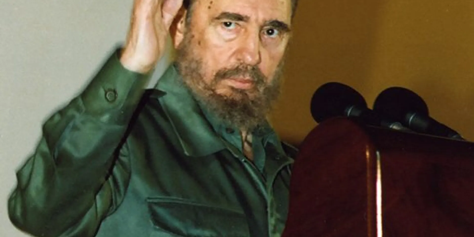 Fidel durante su discurso en el acto de conmemoración al 50 Aniversario del Asalto al Cuartel Moncada y Carlos Manuel de Céspedes en Santiago de Cuba (26/07/2003).