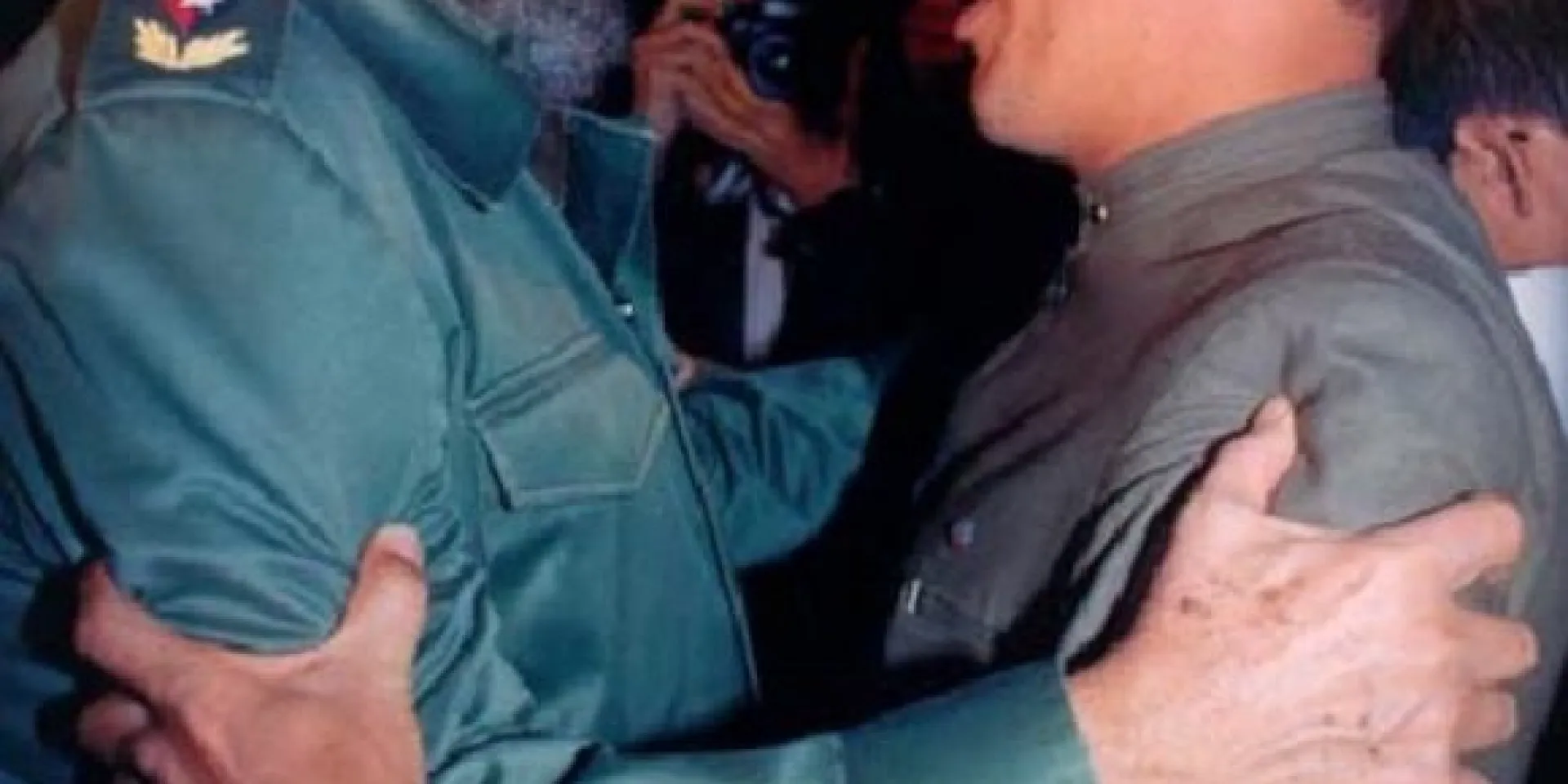 El primer encuentro. Aeropuerto Internacional José Martí,La Habana, 13 de diciembre de 1994, a las 9:40 pm.