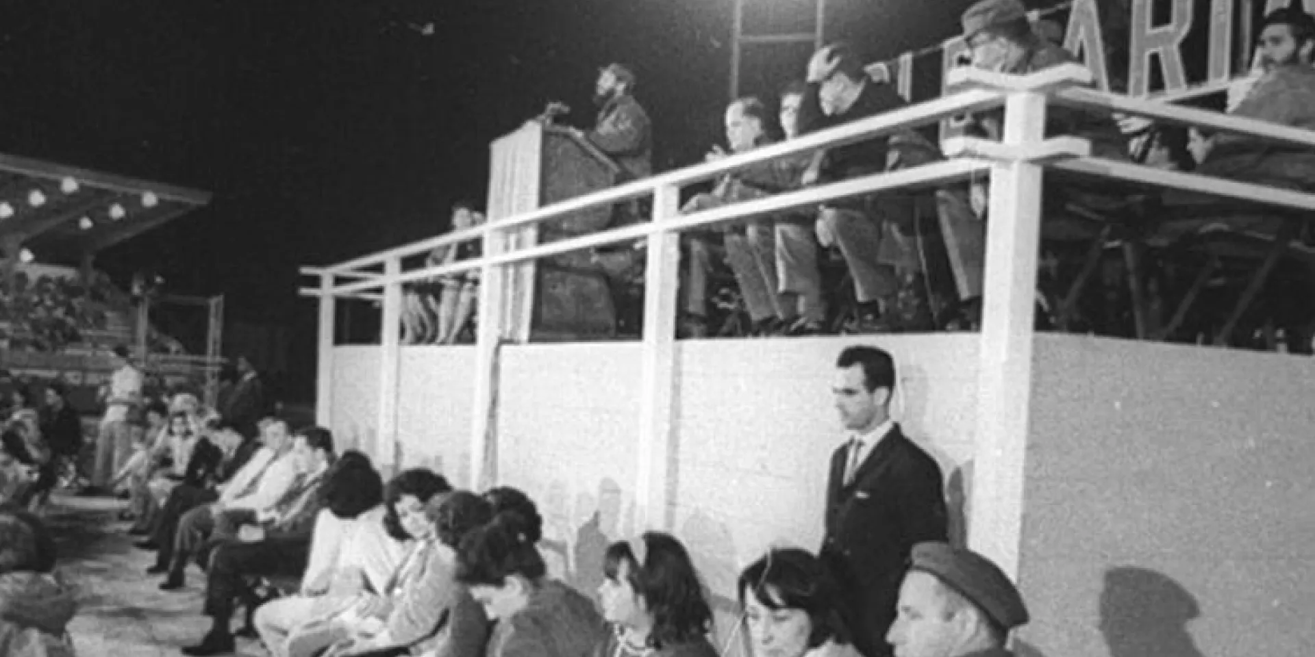 Fidel Castro clausura la V Plenaria Nacional de la FMC, en el estadio Augusto César Sandino, de Santa Clara.