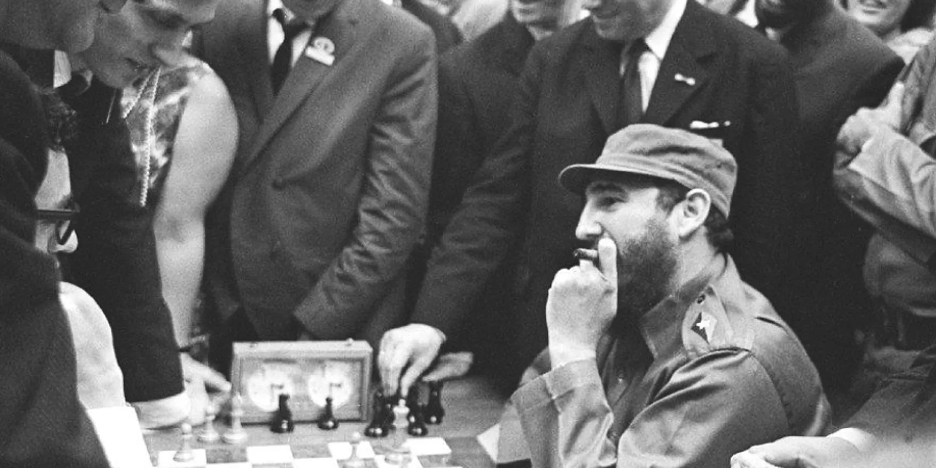 El líder de la Revolución, Fidel Castro Ruz, en su partida con el mexicano Filiberto Terrazas.