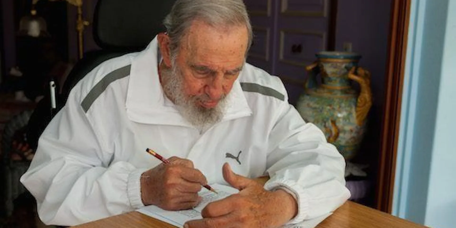 Fidel ejerce su voto en las elecciones del 19 de abril de 2015. Foto: Alex Castro/ Sitio Fidel Soldado de las Ideas