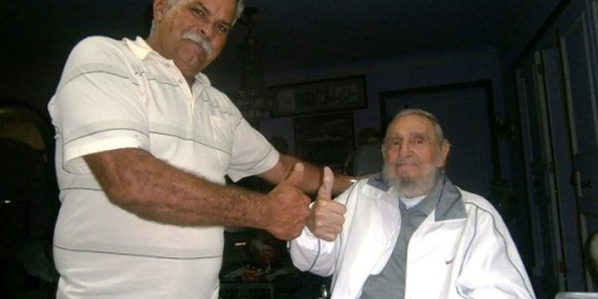Omar González Santamaría, un apasionado de la agroecología, junto a Fidel Castro Ruz. Foto: Cortesía del entrevistado/ Radio 26