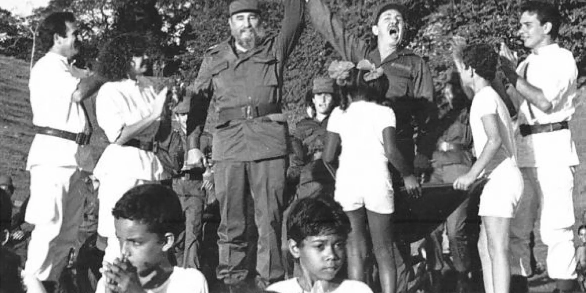 Fidel y Raúl Castro Ruz rememoran 30 después su reencuentro en el paraje serrano de Cinco Palmas, Media Luna, en la provincia de Granma.