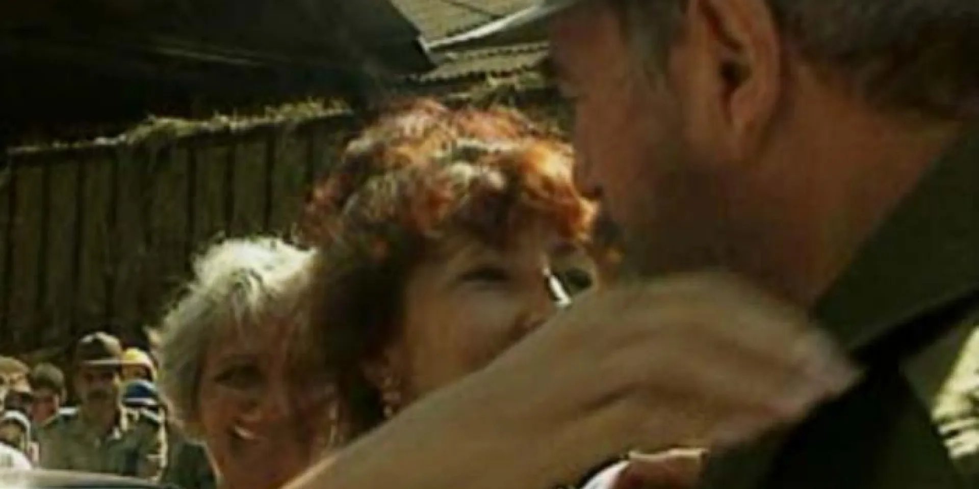 Fidel en el central Antonio Guiteras de Las Tunas, en 1996, junto a Mayra Leyva. foto: cortesía de Mayra Leyva santiesteban 