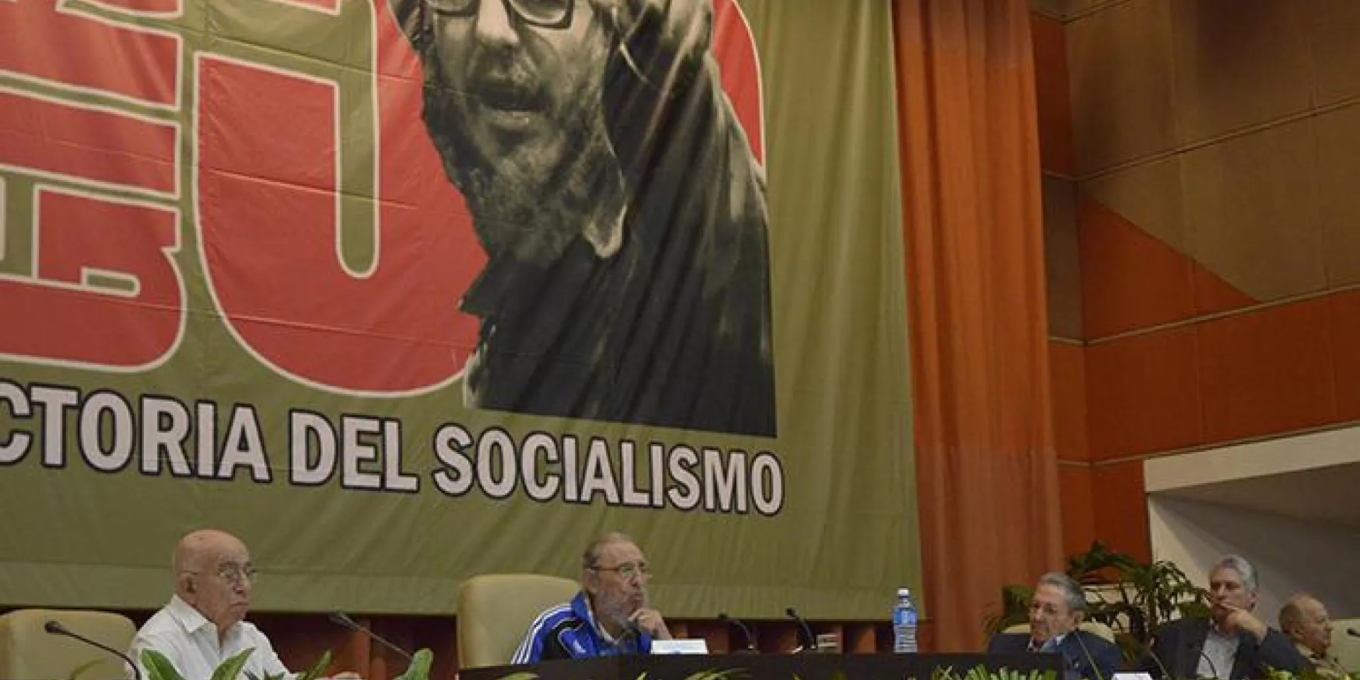 Comandante en Jefe Fidel Castro at the close of the 7th Congress of the Communist Party of Cuba, alongside Army General Raúl Castro, José Ramón Machado Ventura, and Miguel Díaz-Canel Bermúdez. Photo: Estudio Revolución