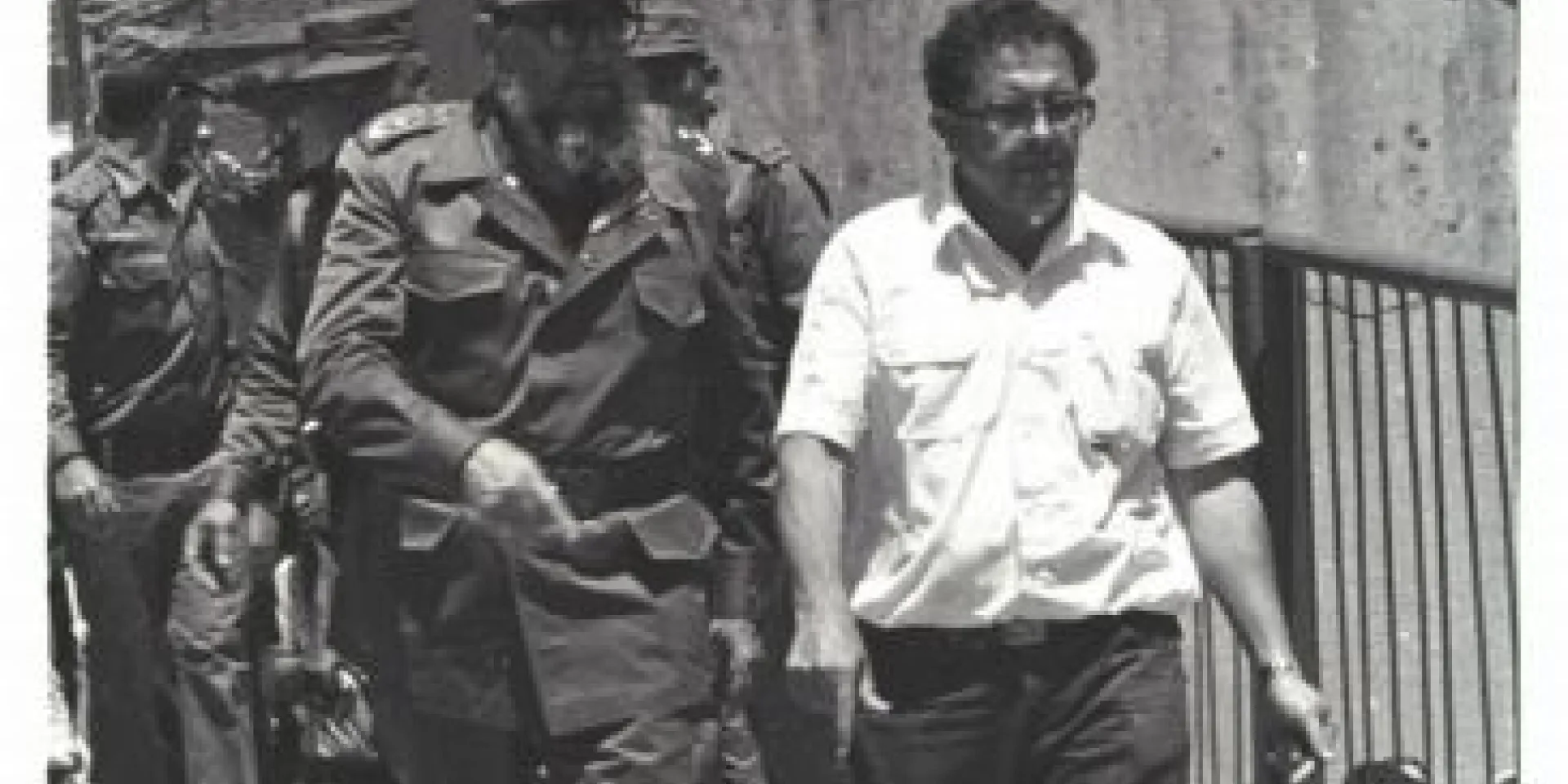 Joaquín Bernal junto a Fidel durante el recorrido por Sancti Spíritus en julio 1986